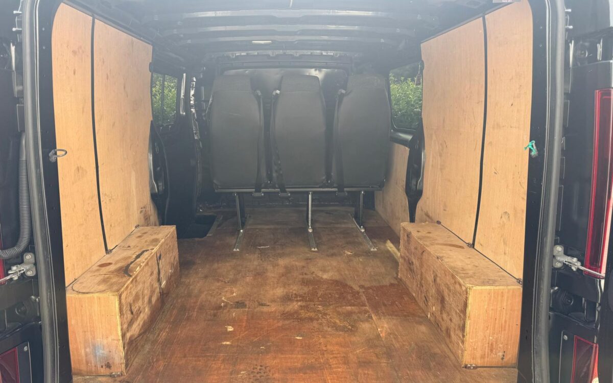2021 Renault Trafic Sport 170BHP Automatic Crew – Van Shack